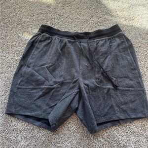 Luluemon ease the day short XL Men's Black Textured Shorts